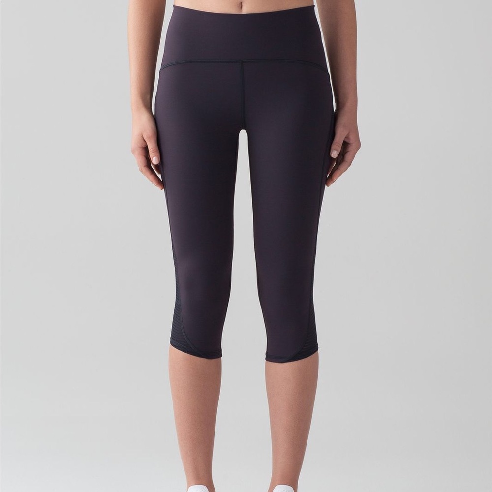 Lululemon Lean in Crop Boysenberry